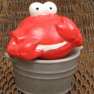 Ceramic Whimsical Red Crab in a Bucket Salt & Pepper Shaker Set 4" tall 15092